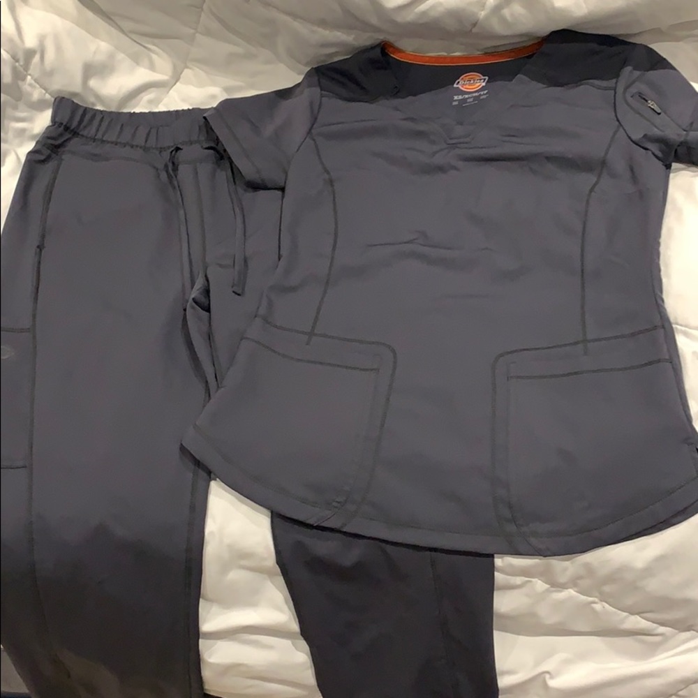 Never worn dickies dynamix’s scrubs.